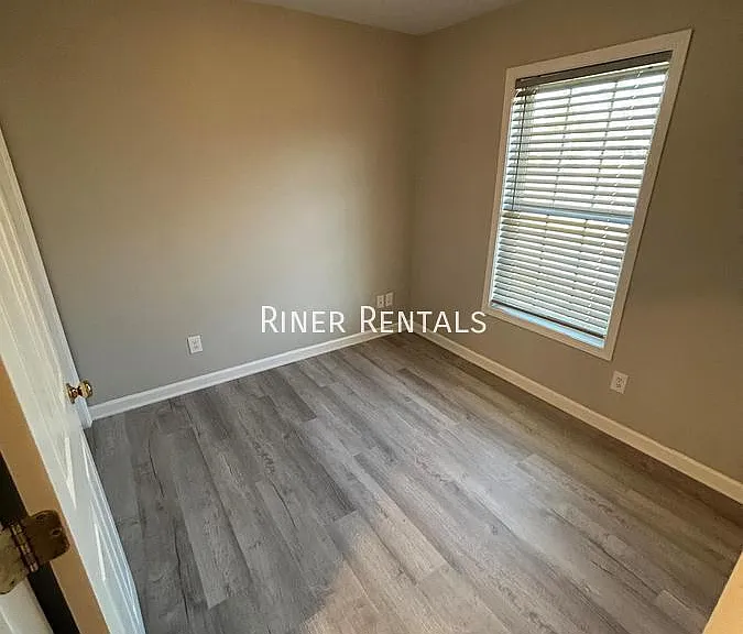 219 Aspen Ave — Photo 8