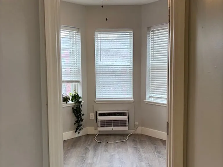 443 10th St NE — Photo 11