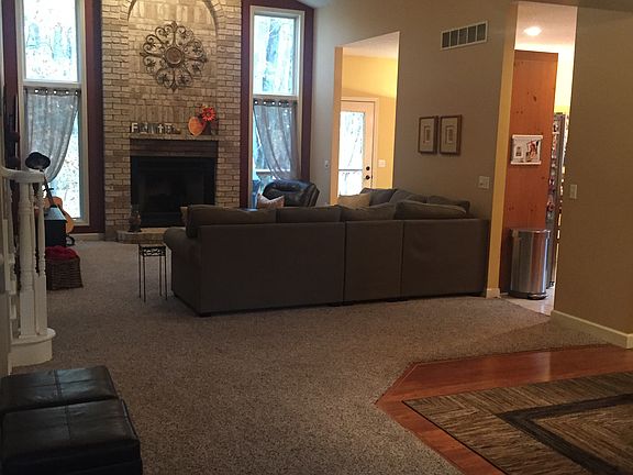 3rd image of 6218 Miramonte Dr NE
