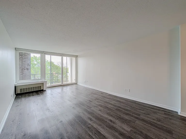 1043 S York Rd #406 — Photo 8