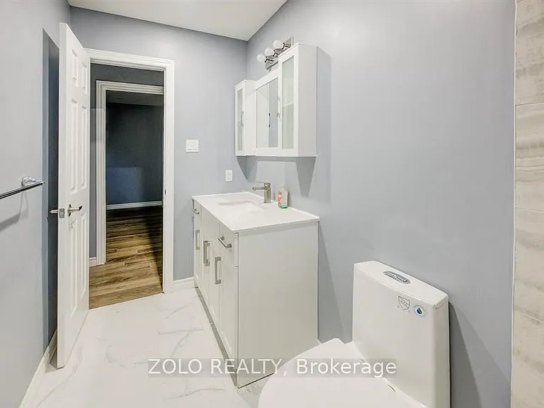 15 Nathaniel Cres #UPPER — Photo 9