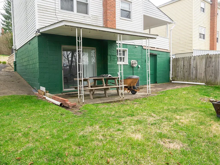726 Hestor Dr — Photo 25