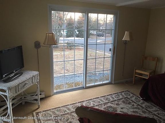4th image of 7 Oakwood Ave