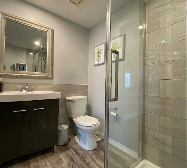 4870 Mapleview Cres — Photo 12