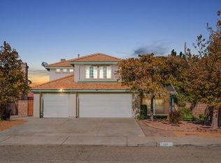 1137 Encantadora Ln, Lancaster, CA 93535