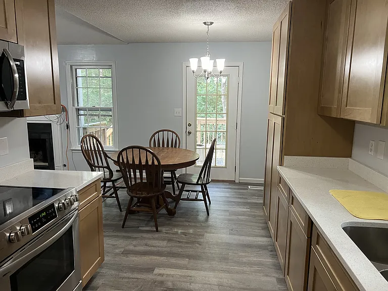 124 Winthrop Way — Photo 2