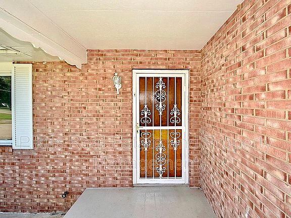 2nd image of 5211 California Ave