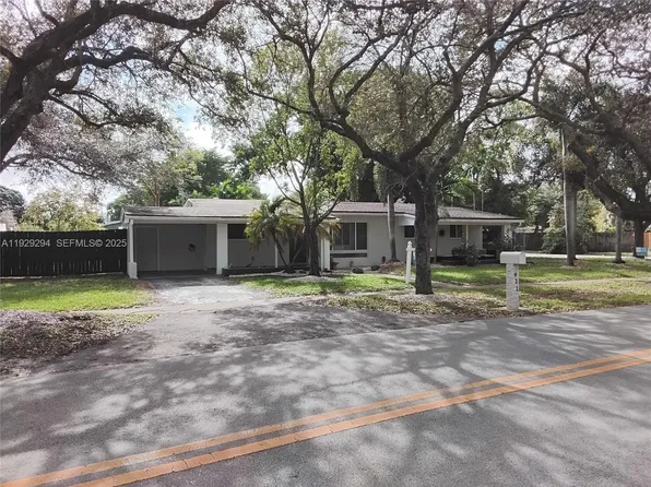 911 W Country Club Cir, Plantation, FL 33317