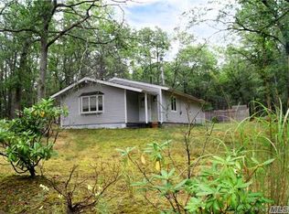 219 Parkway Dr, Calverton, NY 11933