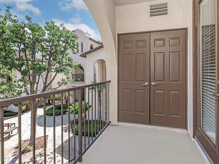 Vista Imperio Apartments — Photo 33