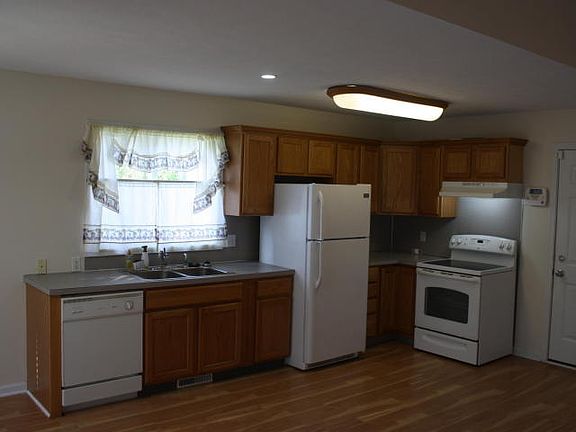 3rd image of 1631 Simmons Ave NE