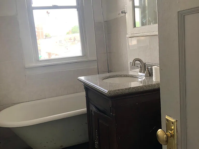 4638 W Barry Ave #2 — Photo 8