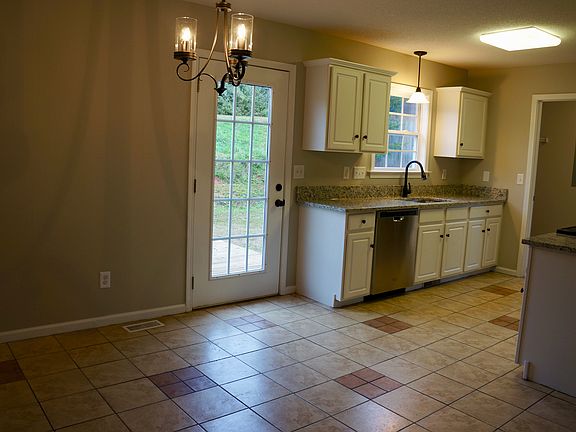 5th image of 105 N Rockview Dr