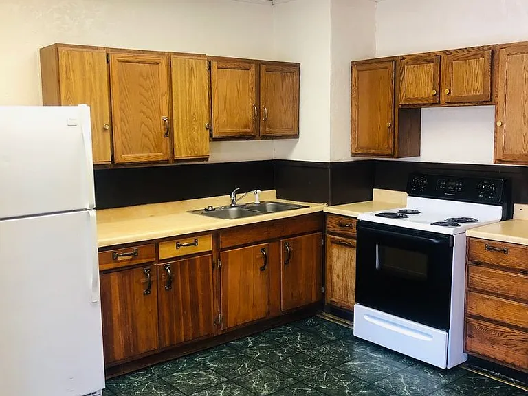 339 W Pine St — Photo 3