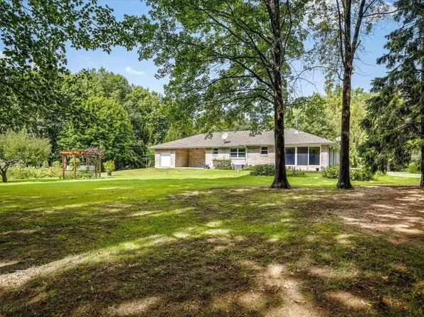 15085 E McNeal Rd, Monroe Center, IL 61052