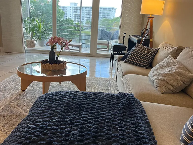 2751 N Palm Aire Dr #402 — Photo 35
