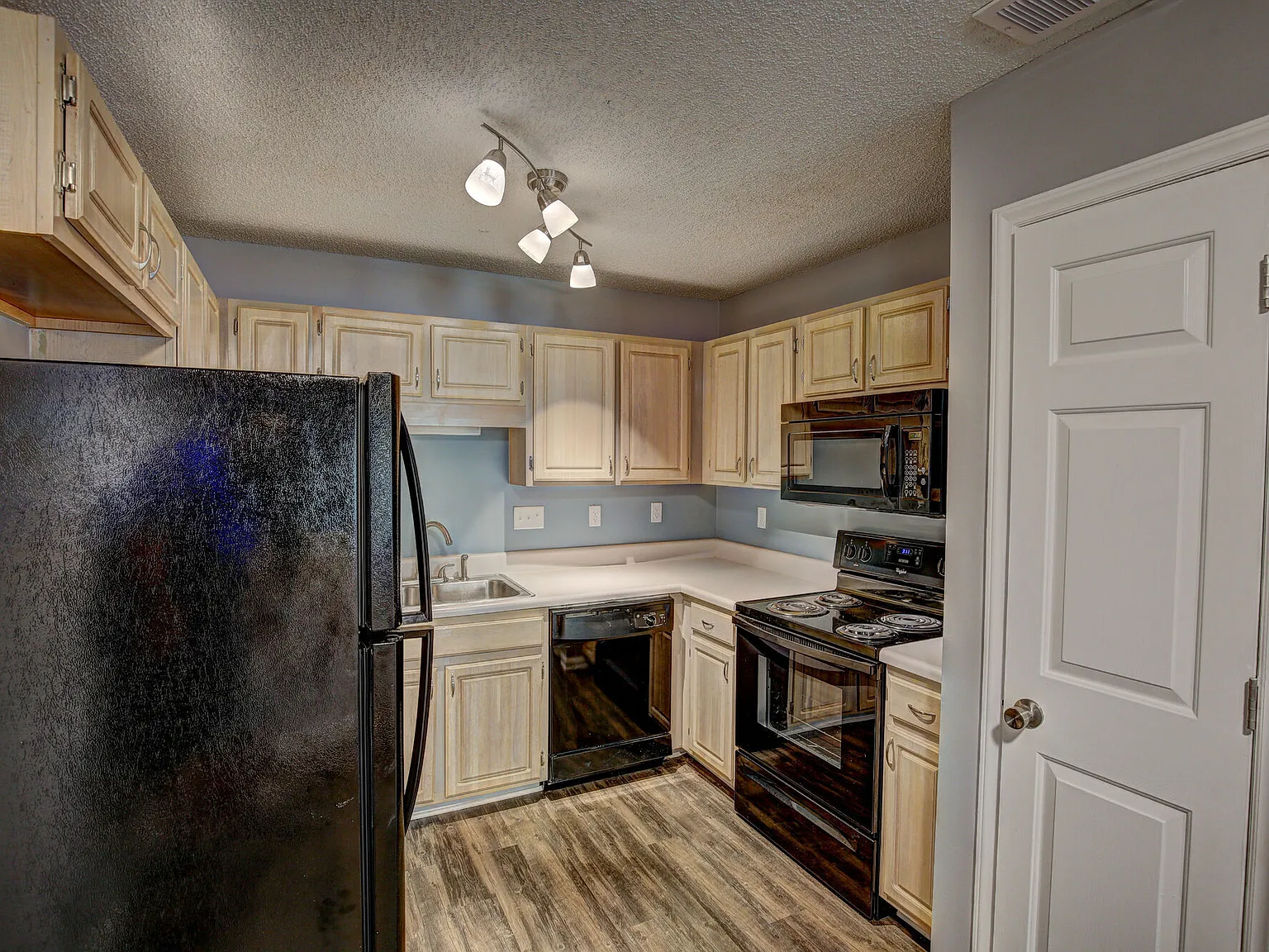 Summer Chase Apartments — Photo 2