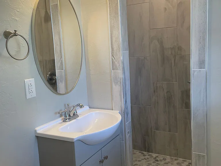 1316 Clyde St — Photo 3