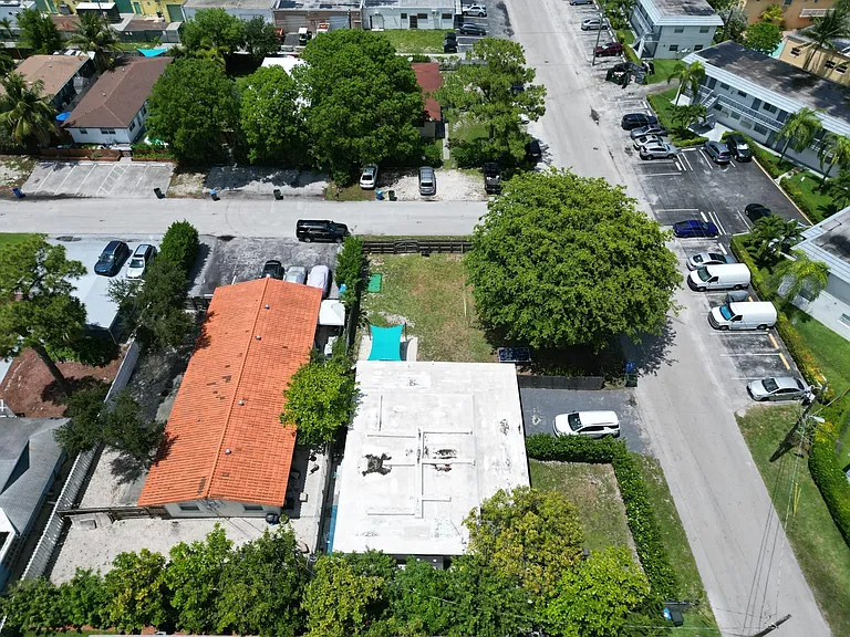3961 NE 10th Ave — Photo 46