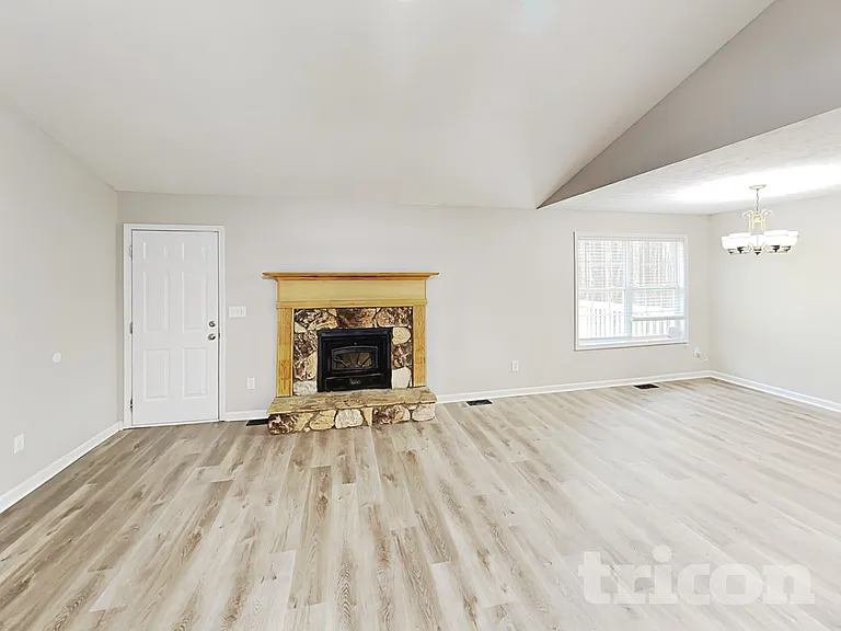 66 Justin Dr — Photo 2
