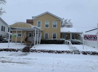 127 5th Ave #B, Baraboo, WI 53913