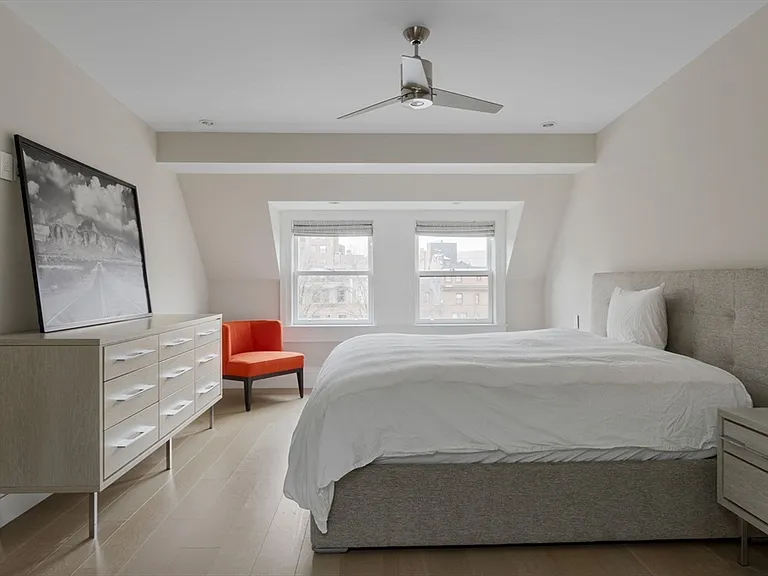 135 Commonwealth Ave — Photo 25