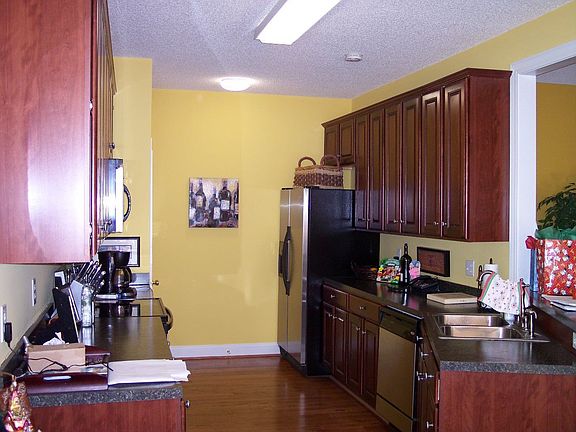 4th image of 1570 Manchester Dr