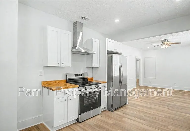 613 W 39th St #B — Photo 11