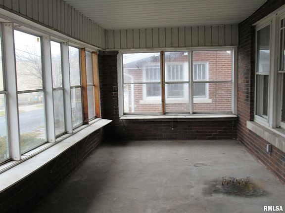 2nd image of 126 W Arcadia Ave