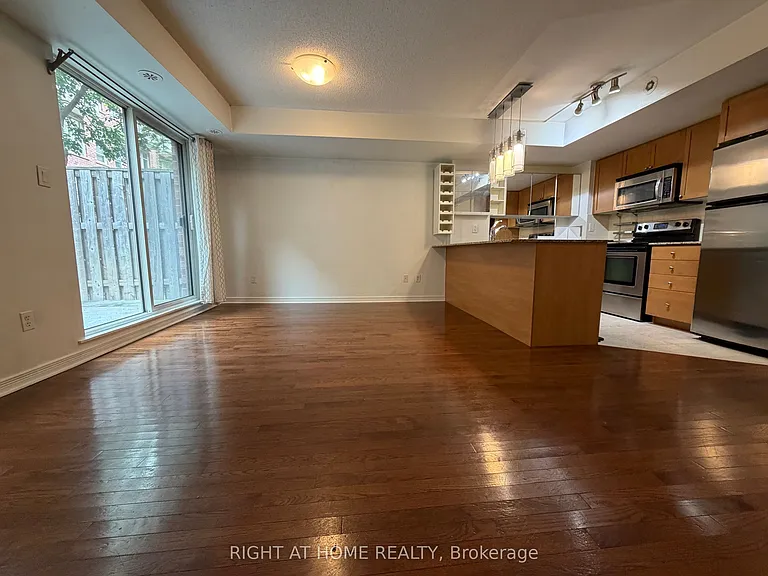 11 Ruttan St #126 — Photo 7