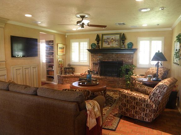 2nd image of 2725 Bainbridge Dr