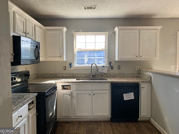3rd image of 520 Vineyard Rd