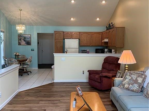 4th image of 90 Maier Cir