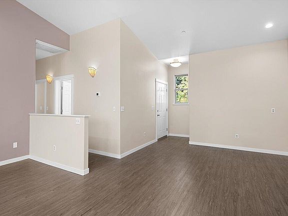 5th image of 279 Alta St