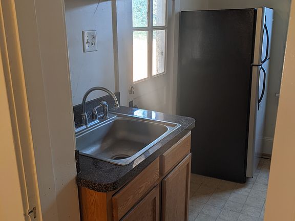 4th image of 216 E Fairfax Ln #216