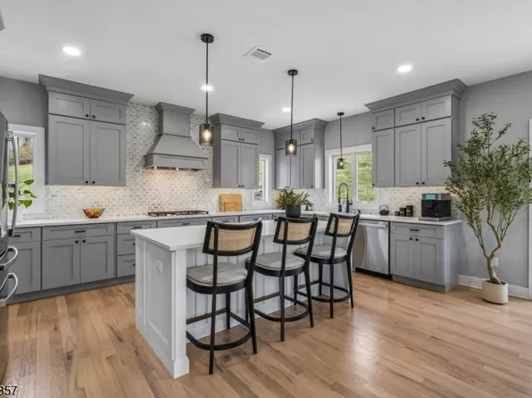 518-520 Cardinal Ln, Green Brook Twp., NJ 08812