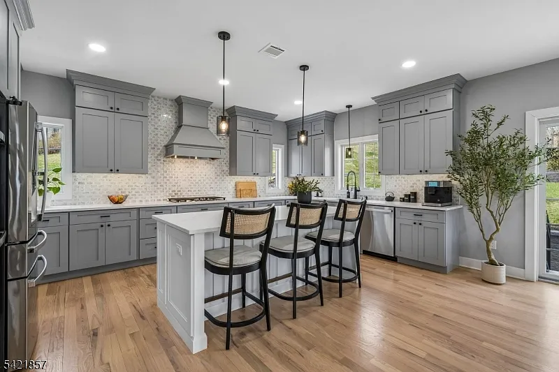 518-520 Cardinal Ln photo 1