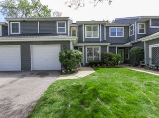 3 Madder Lake Cir, Commack, NY 11725