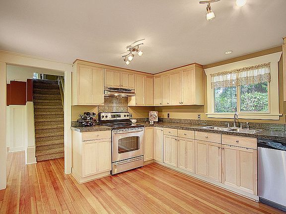 5th image of 10706 E Lake Joy Dr NE