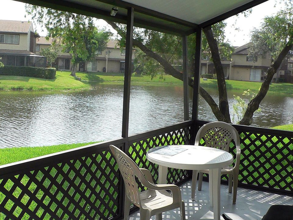 Screened Patio 