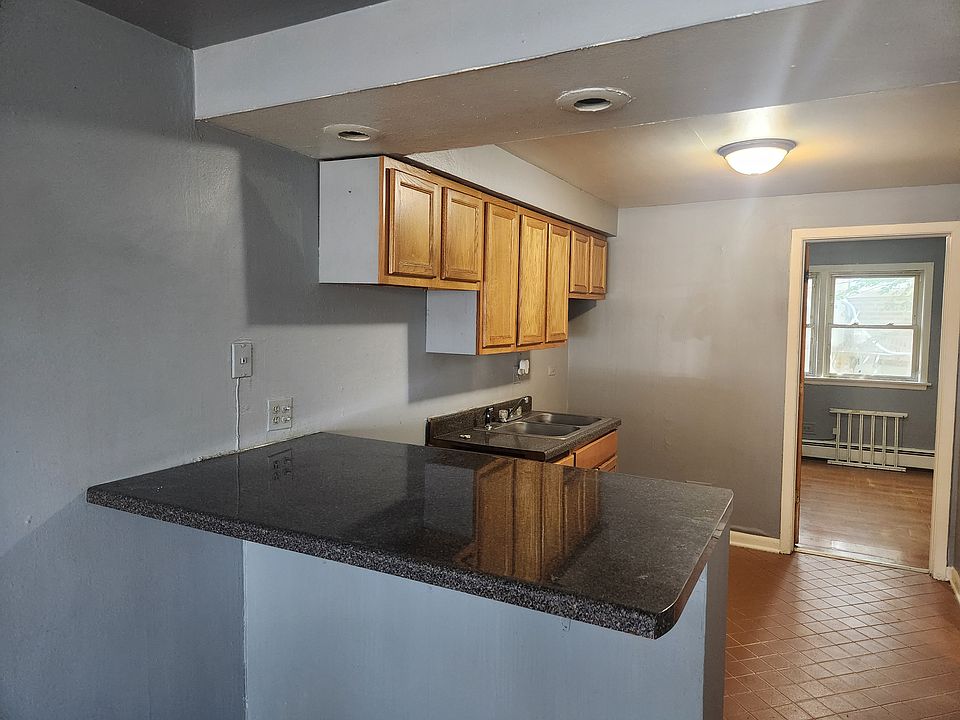 2nd image of 1410 Franklin St APT 1B
