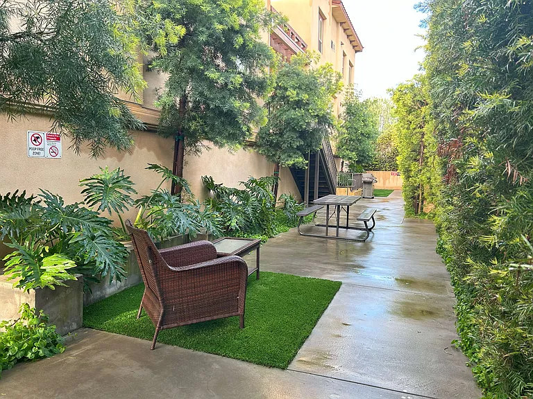13439 Burbank Blvd — Photo 20