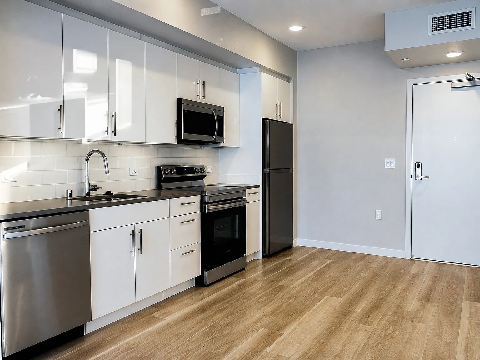 1 bed, 621 sqft, $2,500 — Photo 4