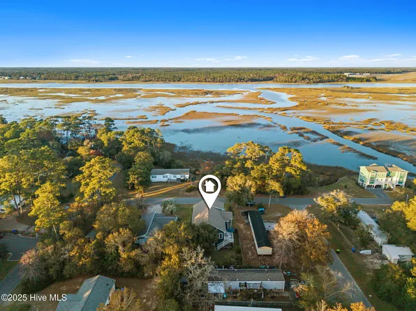 7605 E Yacht Drive NE, Oak Island, NC 28465