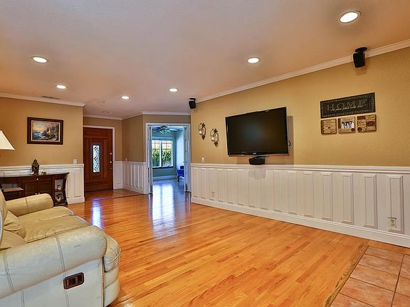 3rd image of 6121 Glen Harbor Dr