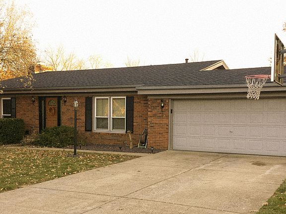 3rd image of 8233 N Larch Pl
