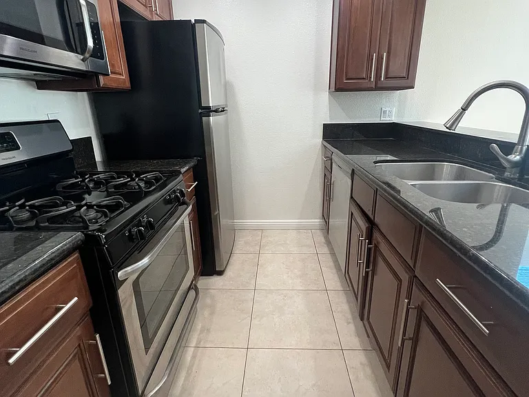 10911 Rochester Ave #303 — Photo 2