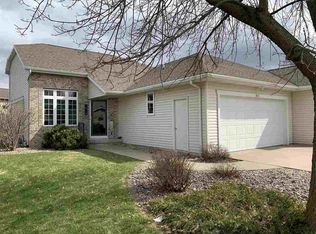 1823 Hardwoods Ct, De Pere, WI 54115