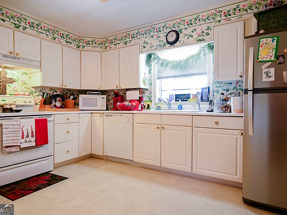 4th image of 1301 Dean Dr