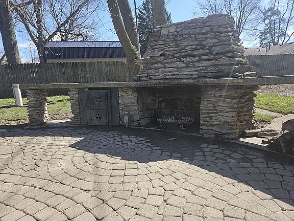 5th image of 25145 Ella St